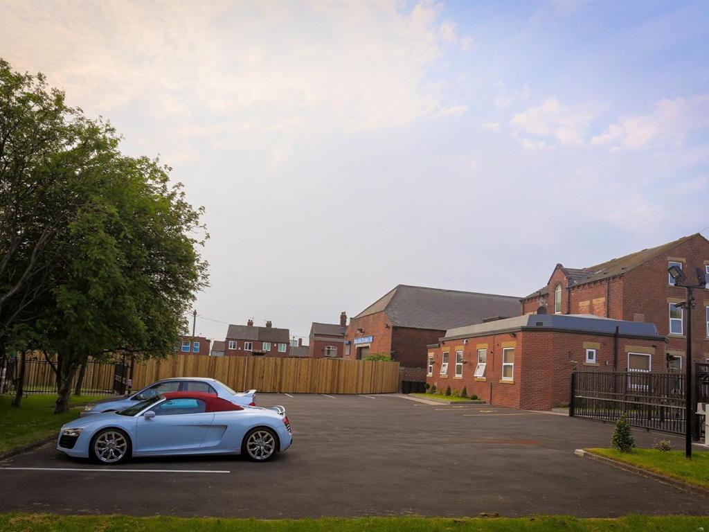 Spacious Apartment Close To City Centre With Free Secure Parking Leeds  Exterior photo
