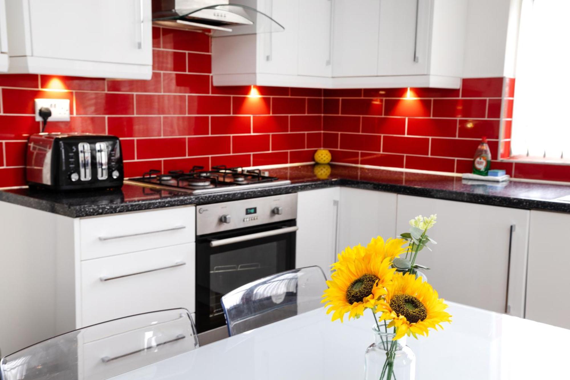 Spacious Apartment Close To City Centre With Free Secure Parking Leeds  Exterior photo