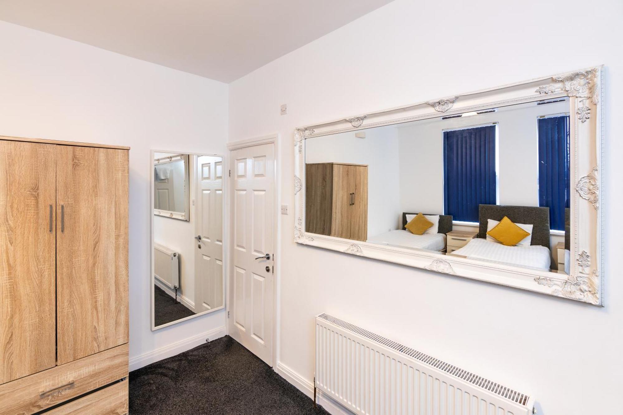Spacious Apartment Close To City Centre With Free Secure Parking Leeds  Exterior photo