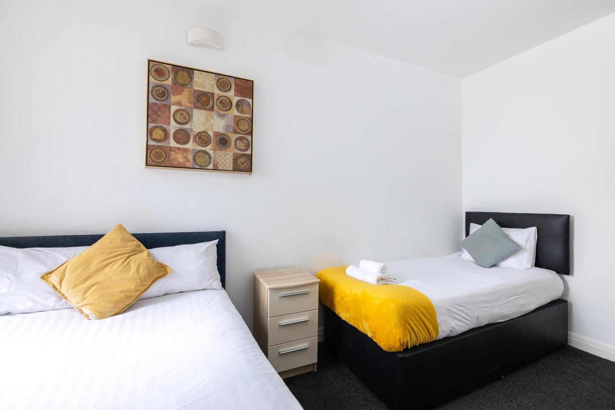 Spacious Apartment Close To City Centre With Free Secure Parking Leeds  Exterior photo